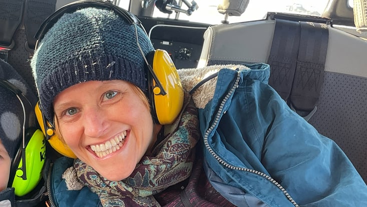 Elisa Schaum mit Kopfhörern